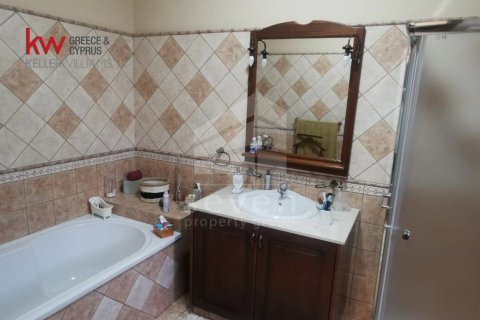 5 bedrooms Townhouse in Larnaka,  No. 40144 16