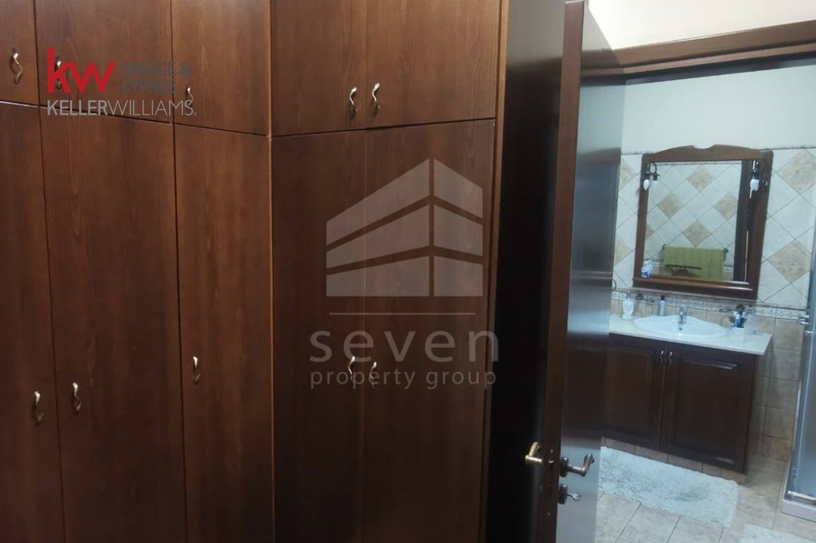 5 bedrooms Townhouse in Larnaka, Cyprus No. 40144