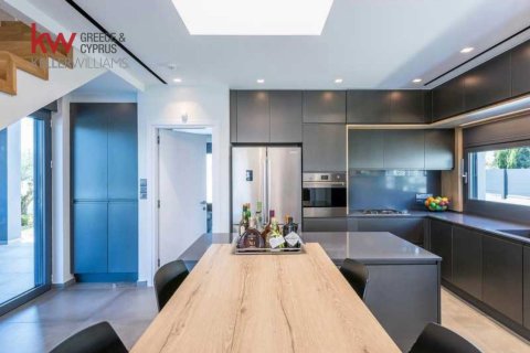 3 bedrooms Villa in Larnaka,  No. 40147 5