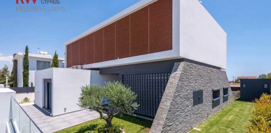 3 bedrooms Villa in Larnaka,  No. 40147