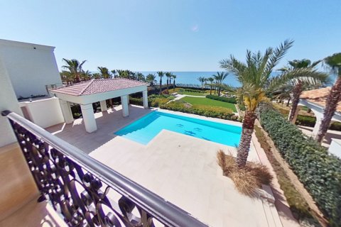 6 chambres Villa à Pervolia, Larnaka,  No. 40148