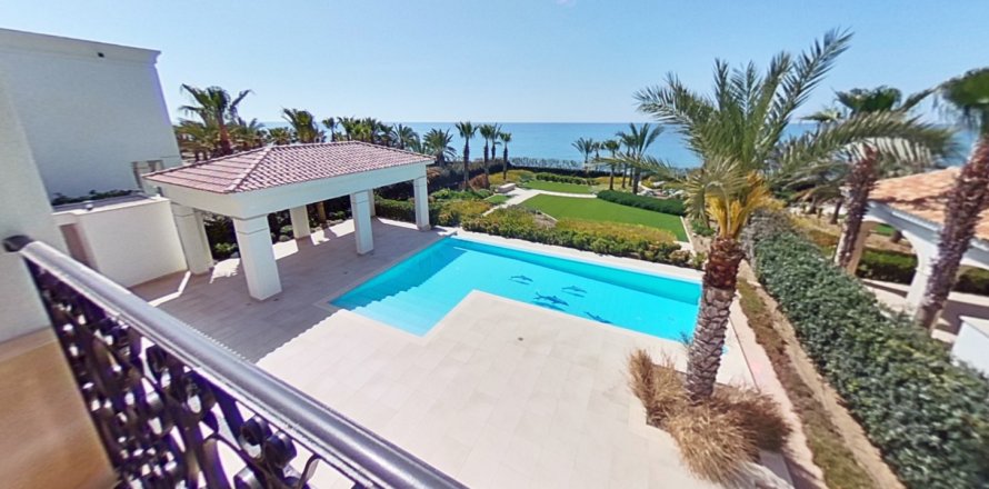 6 chambres Villa à Pervolia, Larnaka,  No. 40148