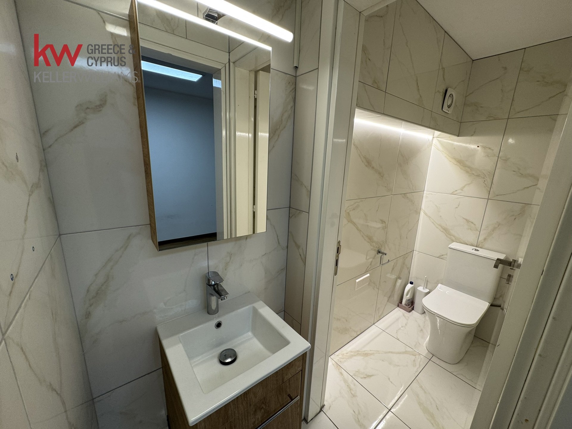 70m2 Shop in Larnaca, Larnaka, Cyprus No. 39982
