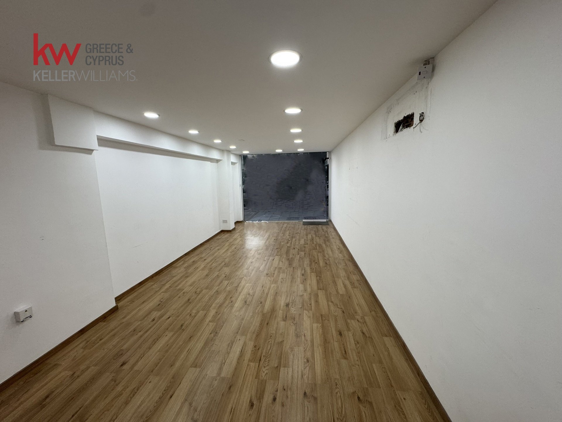 70m2 Shop in Larnaca, Larnaka, Cyprus No. 39982