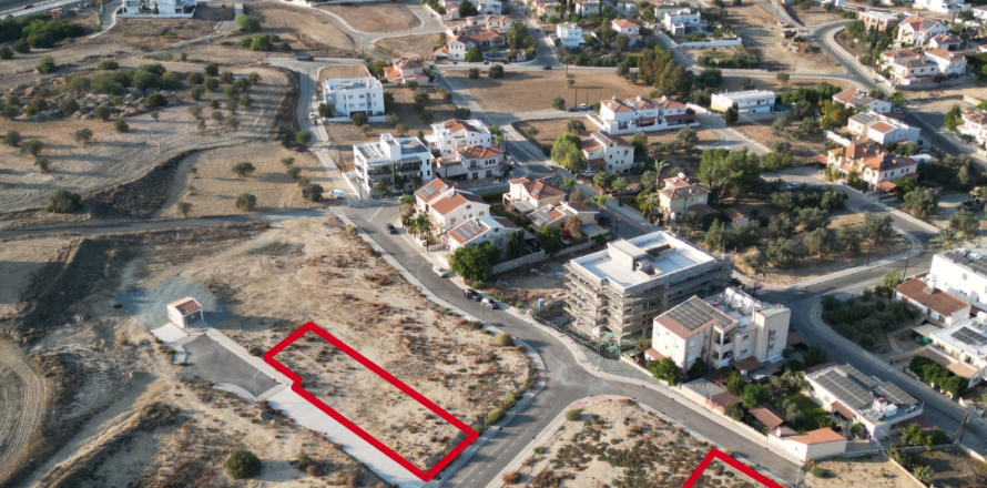 855m2 Land in Latsia, Nicosia,  No. 39981