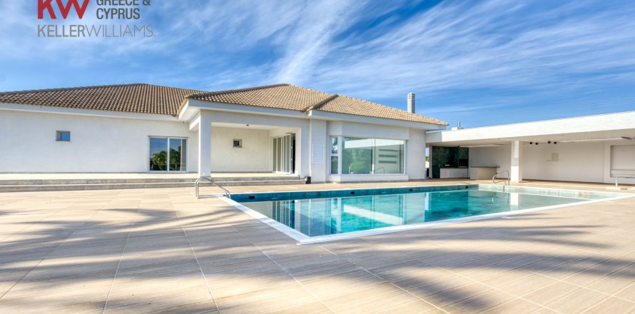 4 bedrooms Villa in Paralimni, Ammochostos,  No. 40492