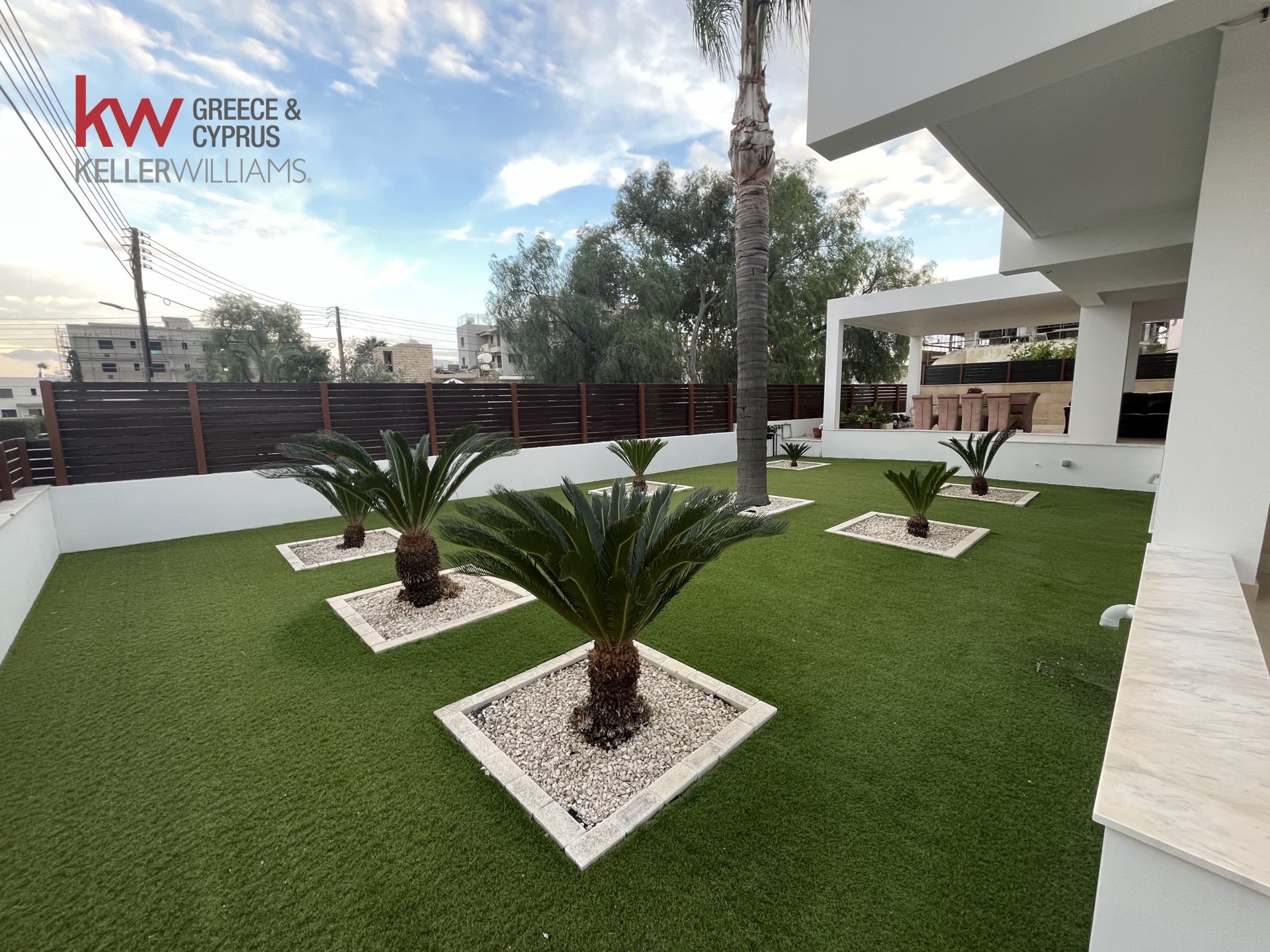 4 bedrooms Villa in Larnaca, Larnaka, Cyprus No. 40493