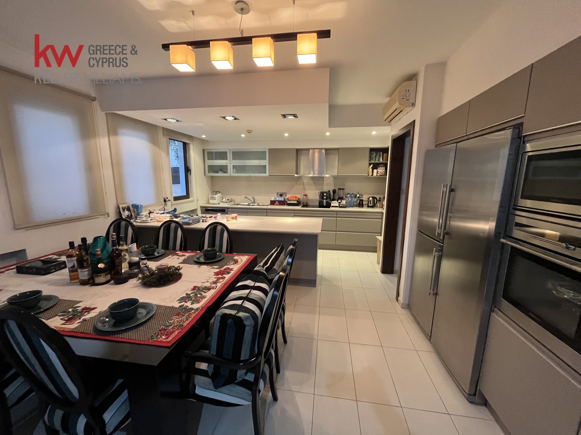 4 bedrooms Villa in Larnaca, Larnaka, Cyprus No. 40493
