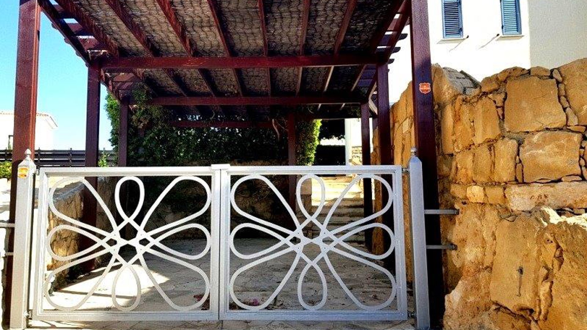 4 bedrooms Villa in Chloraka, Paphos, Cyprus No. 26108