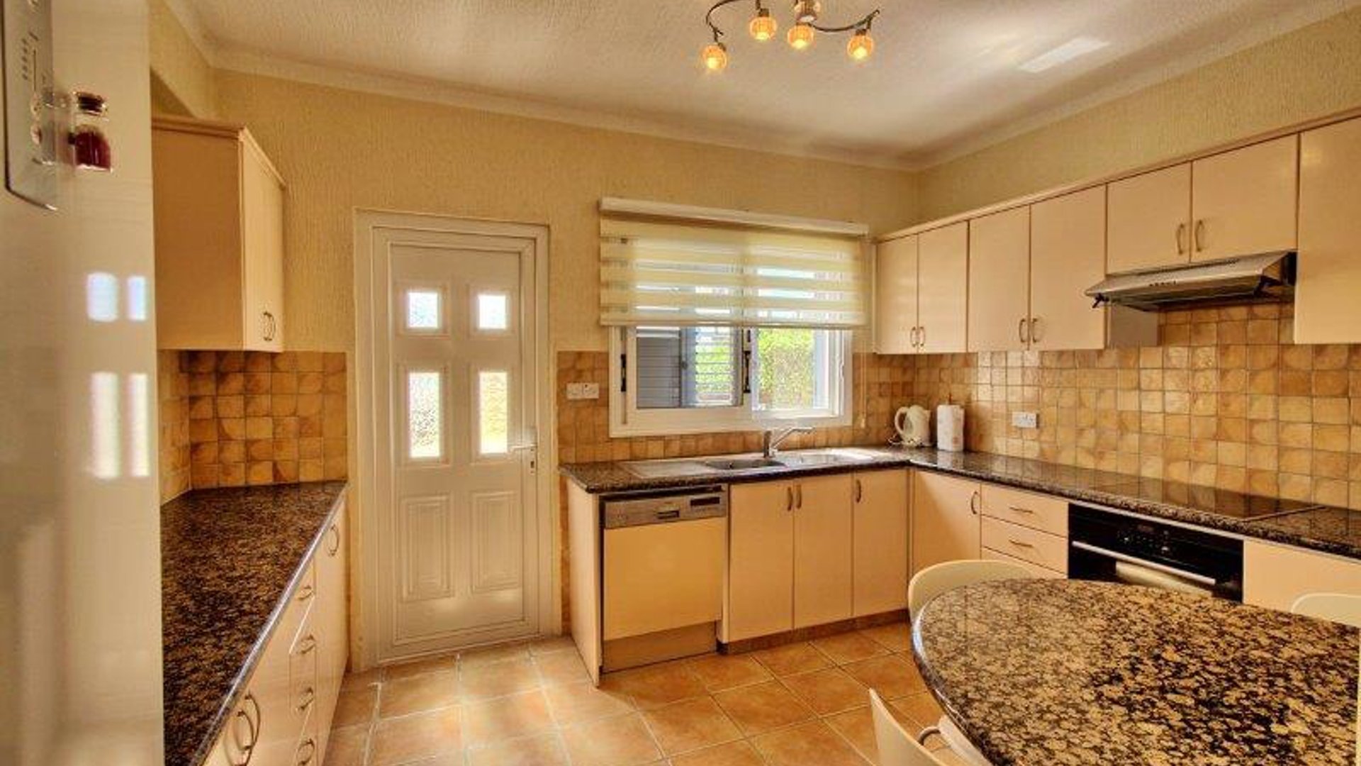 4 bedrooms Villa in Chloraka, Paphos, Cyprus No. 26108