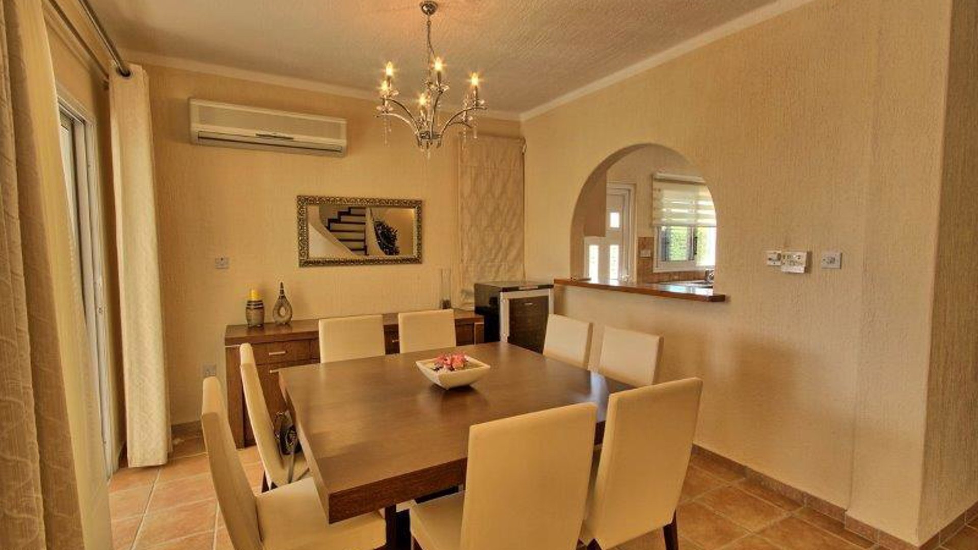4 bedrooms Villa in Chloraka, Paphos, Cyprus No. 26108