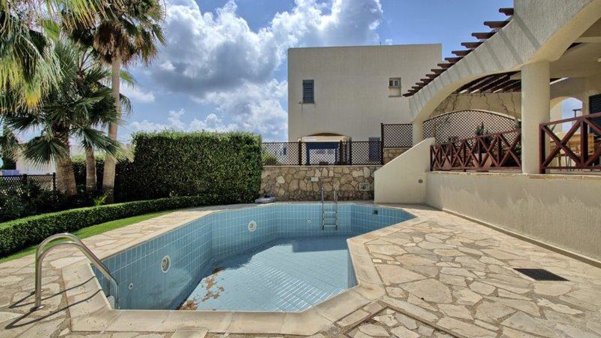 4 bedrooms Villa in Chloraka, Paphos, Cyprus No. 26108