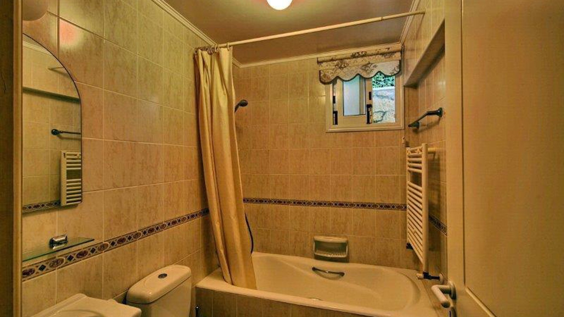 4 bedrooms Villa in Chloraka, Paphos, Cyprus No. 26108