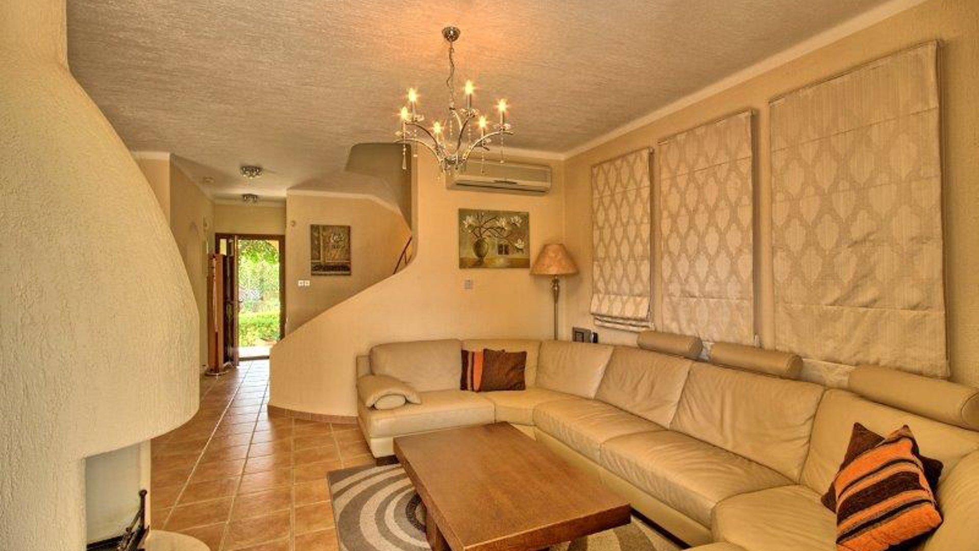 4 bedrooms Villa in Chloraka, Paphos, Cyprus No. 26108