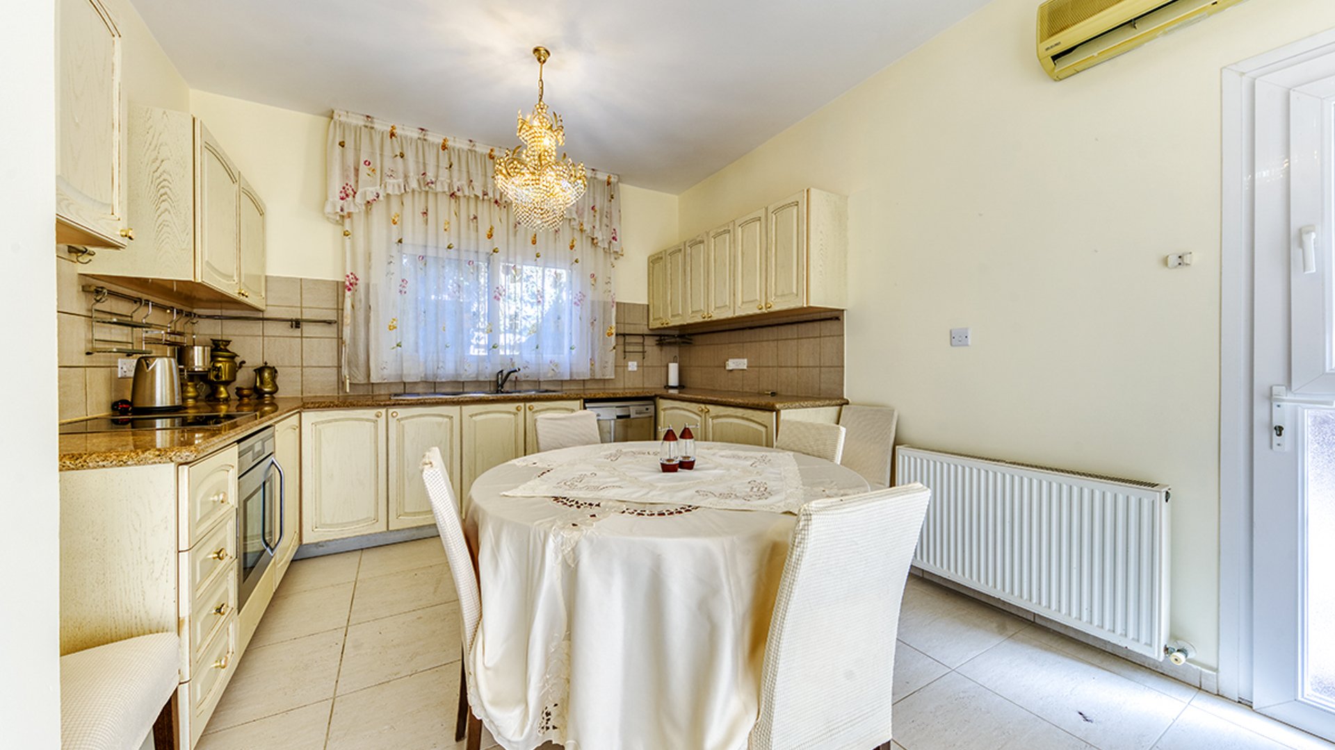 3 bedrooms Villa in Agios Tychonas, Limassol, Cyprus No. 30815