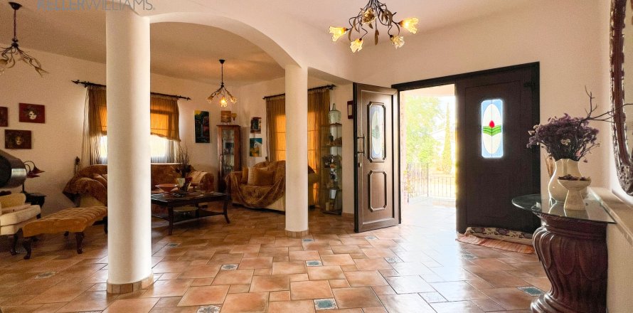 4 bedrooms Villa in Kiti, Larnaka,  No. 40233