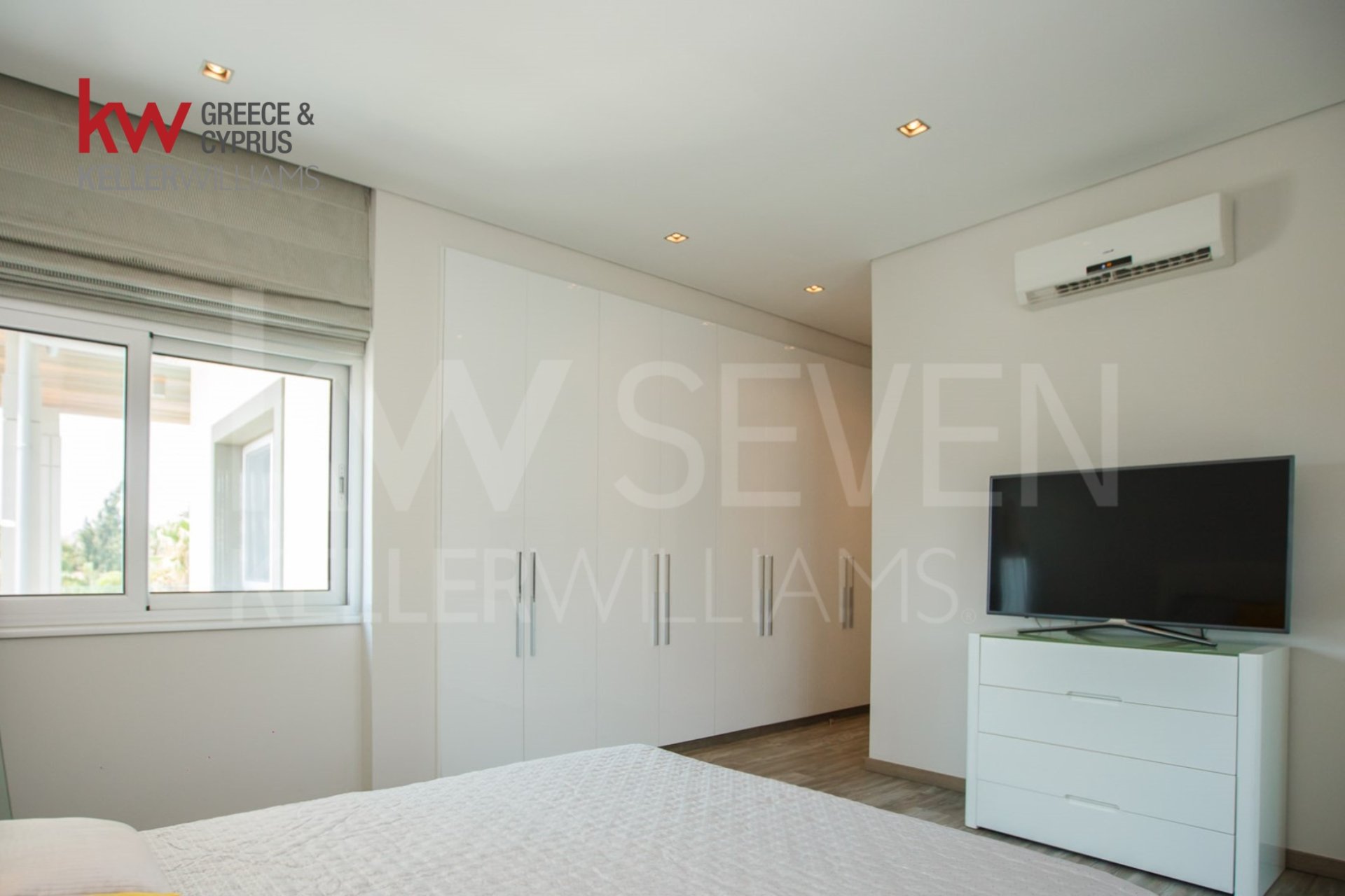 4 bedrooms Villa in Agios Tychonas, Limassol, Cyprus No. 40228
