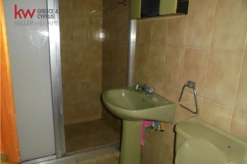 3 bedrooms Apartment in Limassol,  No. 40230 4