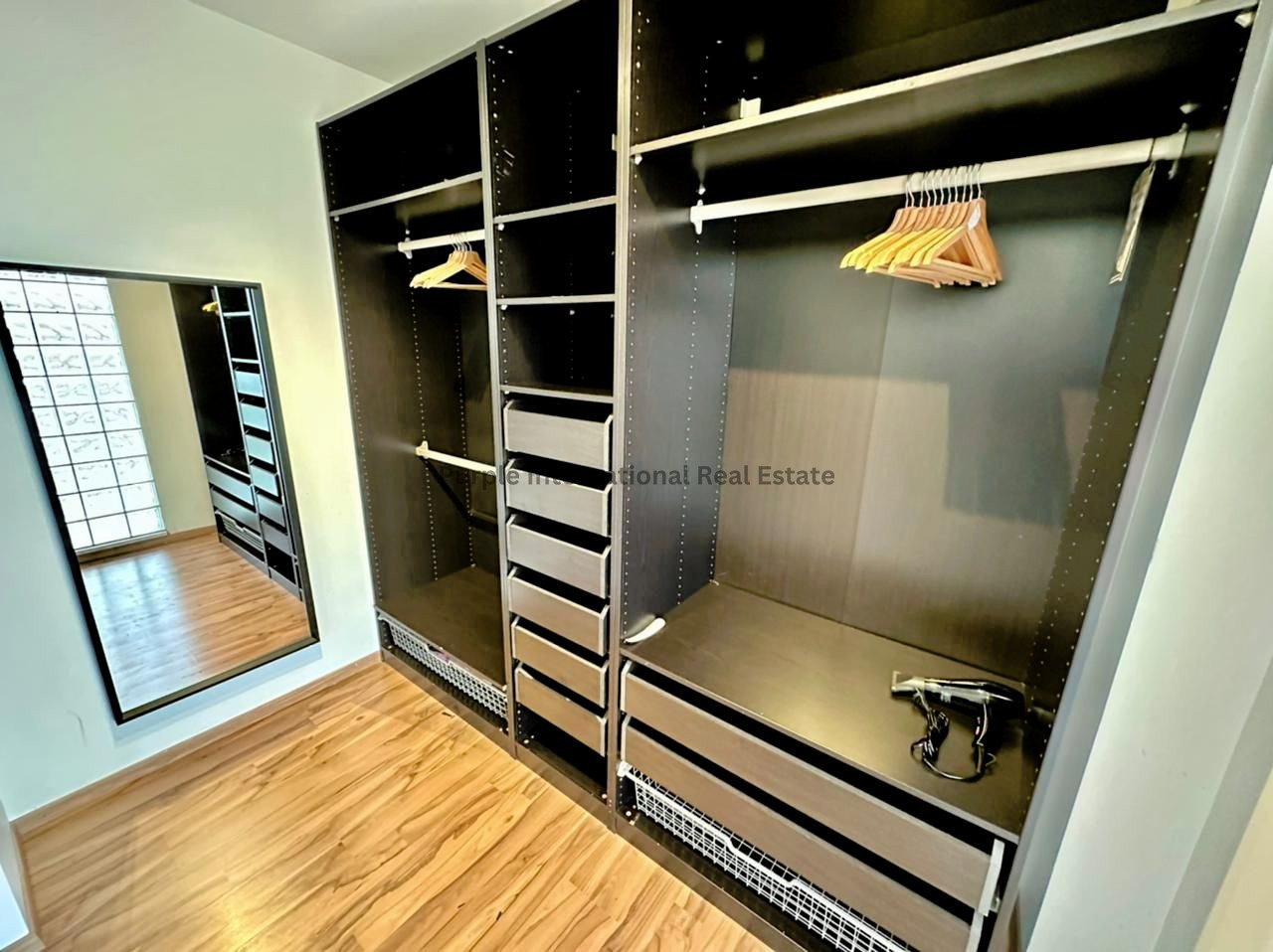 5 bedrooms Villa in Aradippou, Larnaka, Cyprus No. 35180