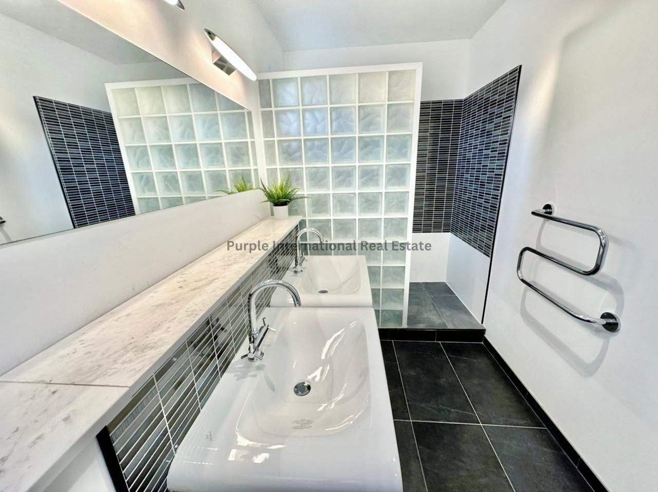 5 bedrooms Villa in Aradippou, Larnaka, Cyprus No. 35180