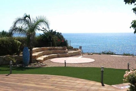 4 bedrooms Villa in Zygi, Larnaka, Cyprus No. 25663