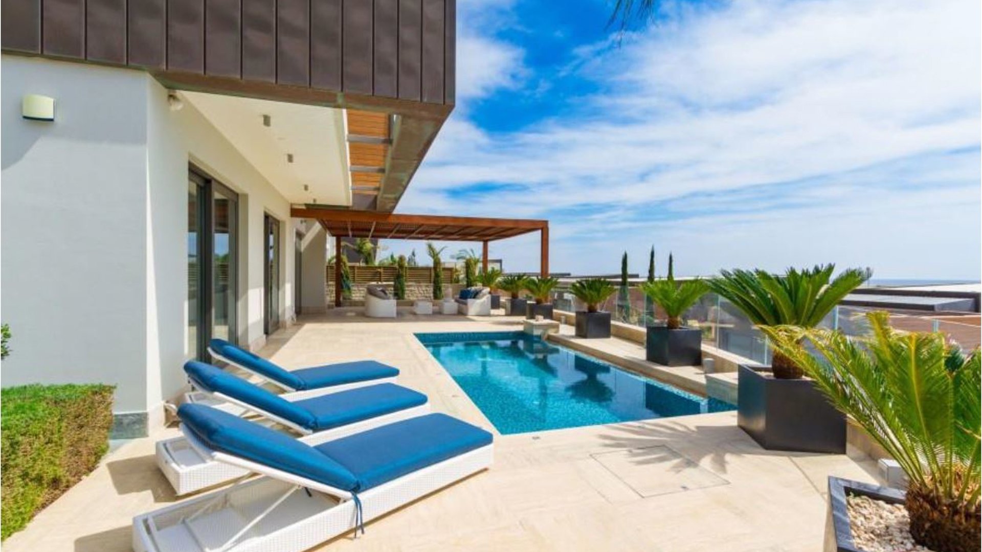 4 bedrooms Villa in Limassol, Cyprus No. 25665