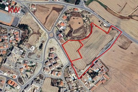34043m2 Land in Tersefanou, Larnaka,  No. 40398