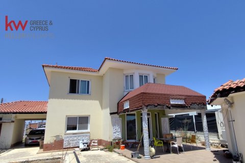 4 bedrooms Townhouse in Lympia, Nicosia,  No. 40402