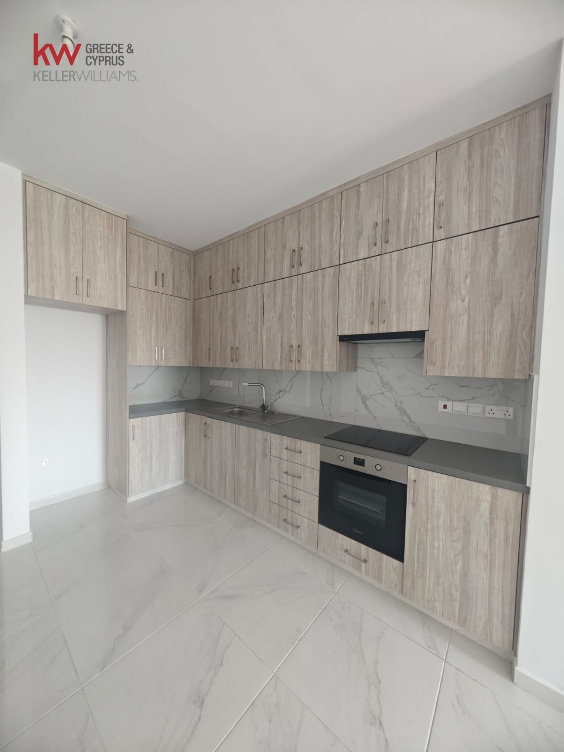 Квартира с 2 спальнями в Ларнака, Кипр № 52285