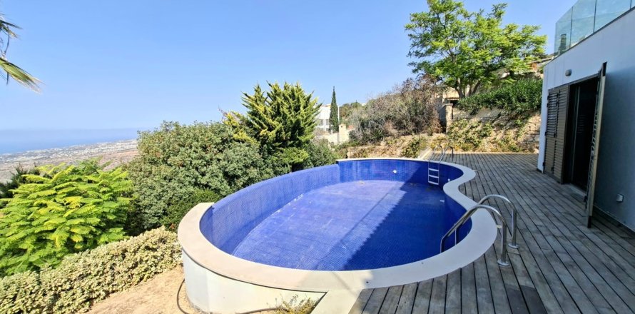 Вилла с 3 спальнями в Тала, Пафос,  № 47746