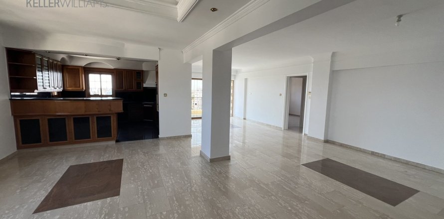 200m2 Office in Larnaca, Larnaka, No. 39810