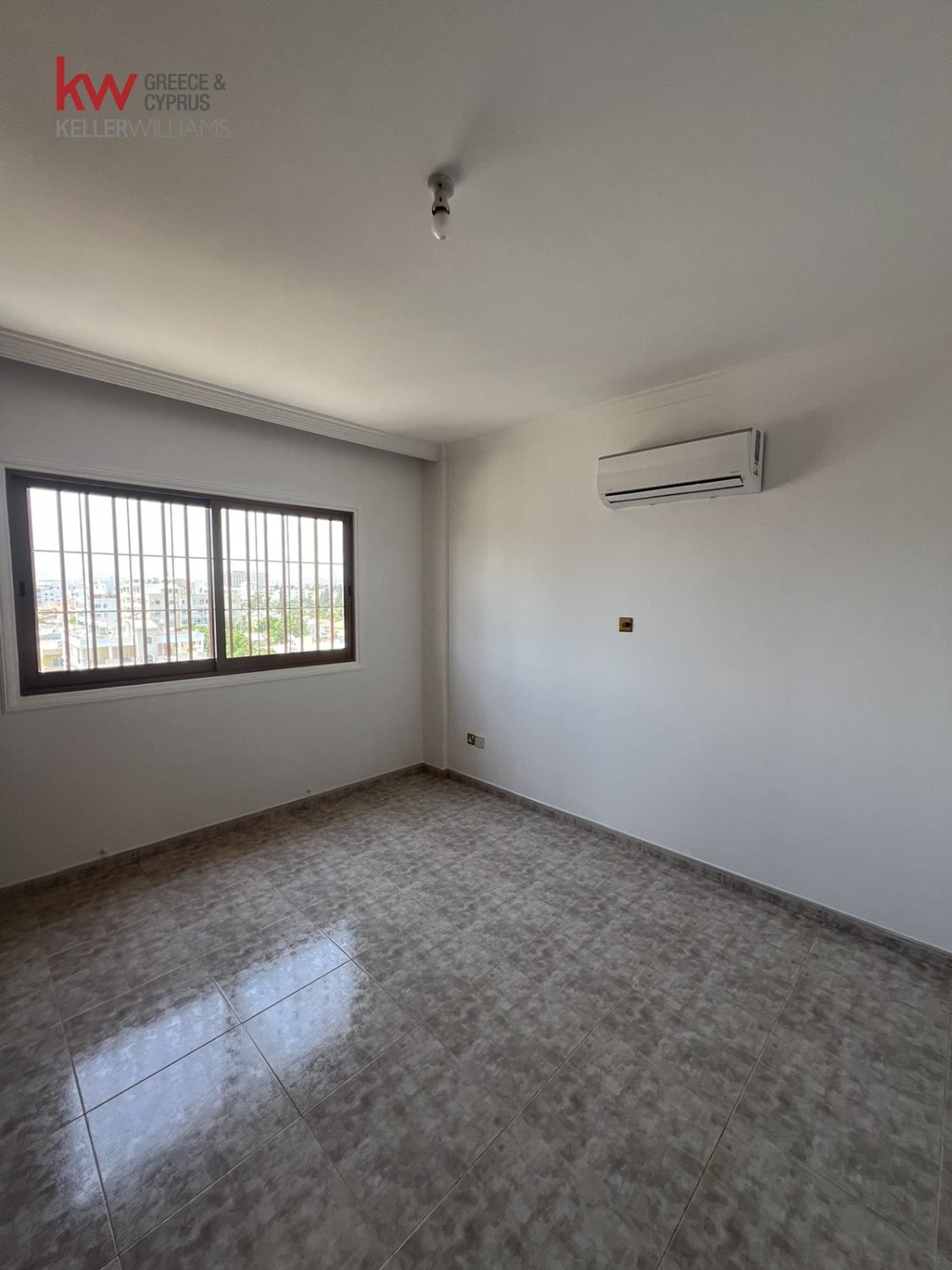Офис 200м2 в Ларнака, Кипр № 39810