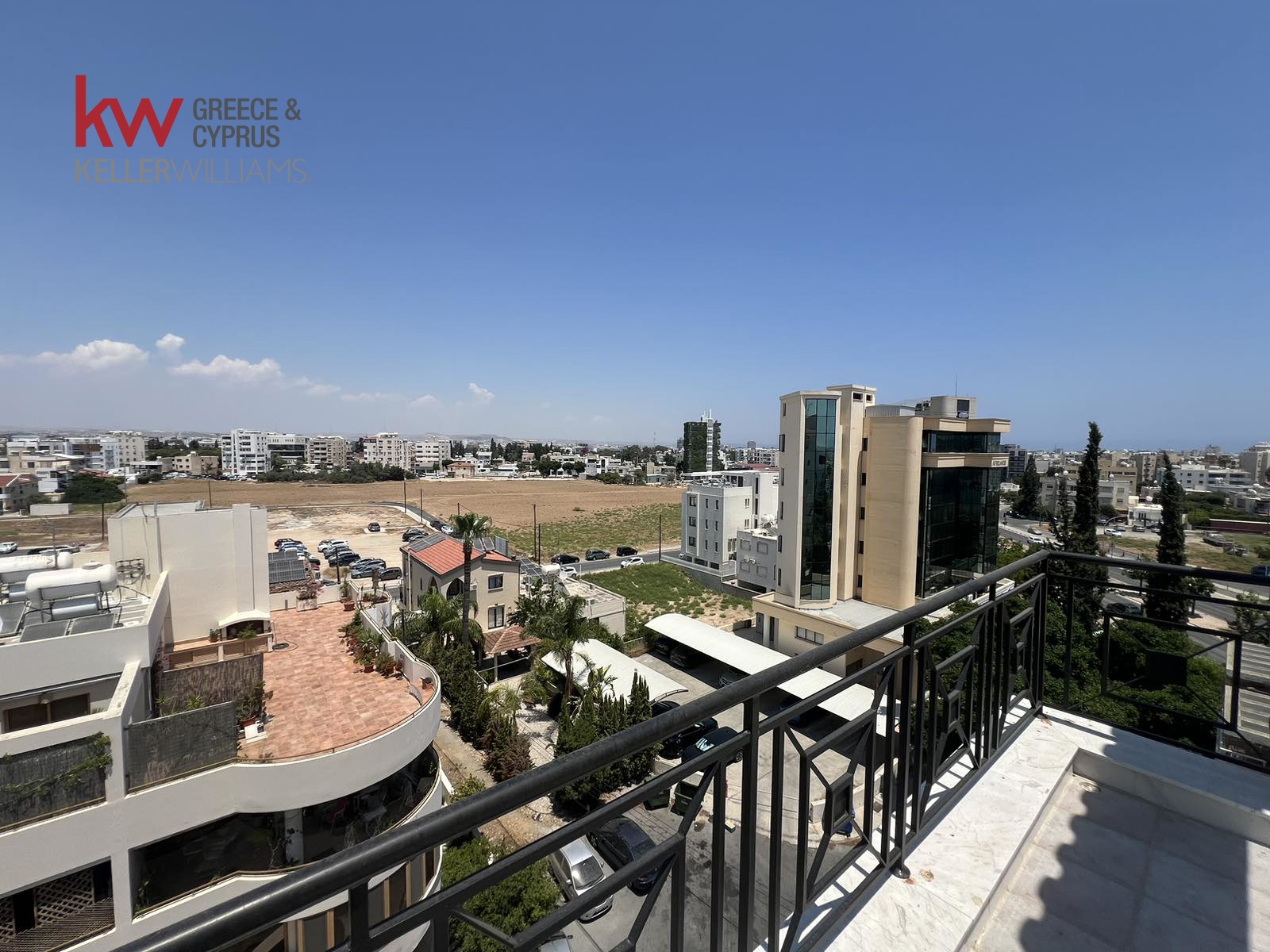 Офис 200м2 в Ларнака, Кипр № 39810