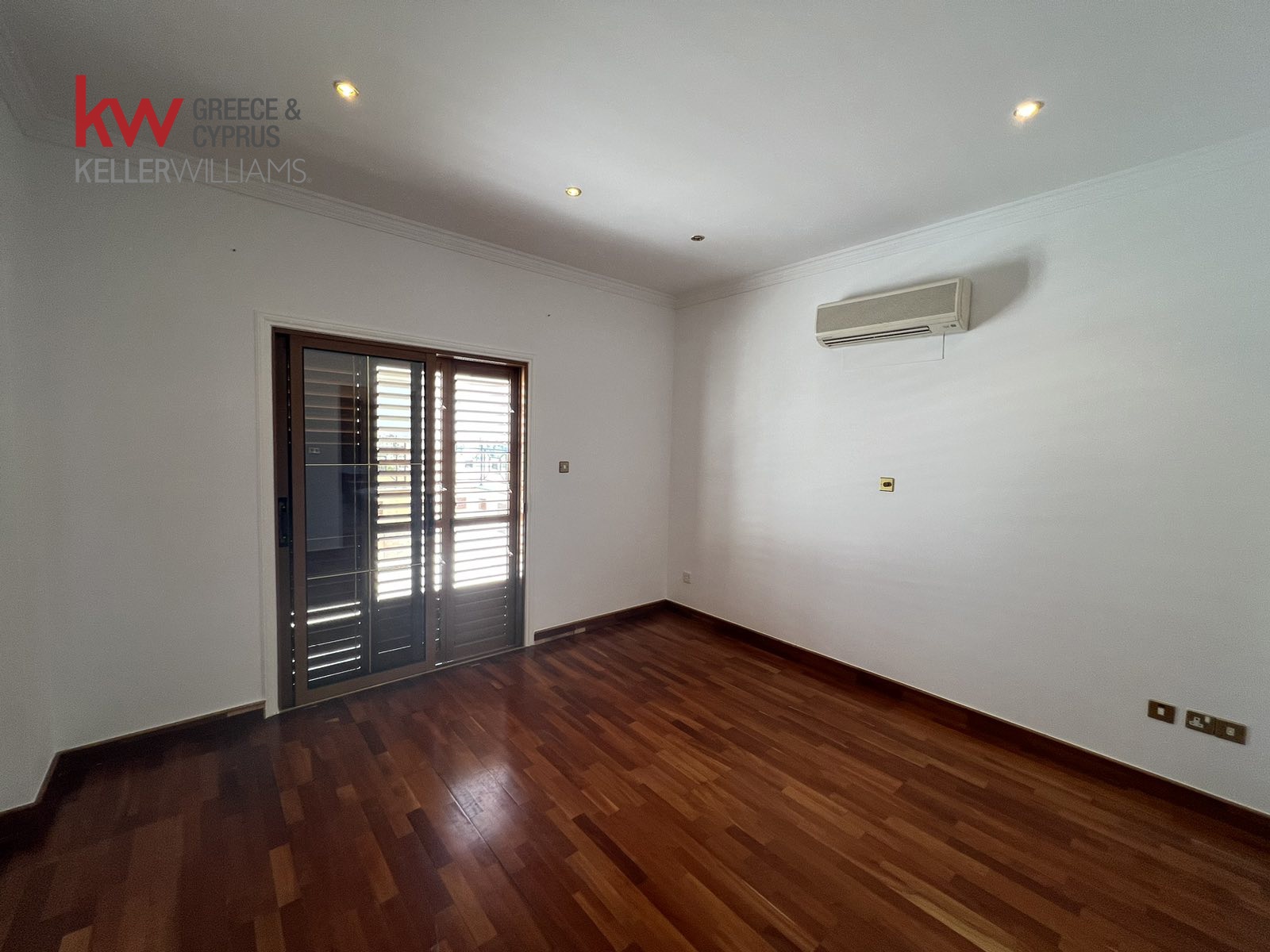 Офис 200м2 в Ларнака, Кипр № 39810