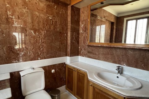 200m2 Office in Larnaca, Larnaka, No. 39810 21