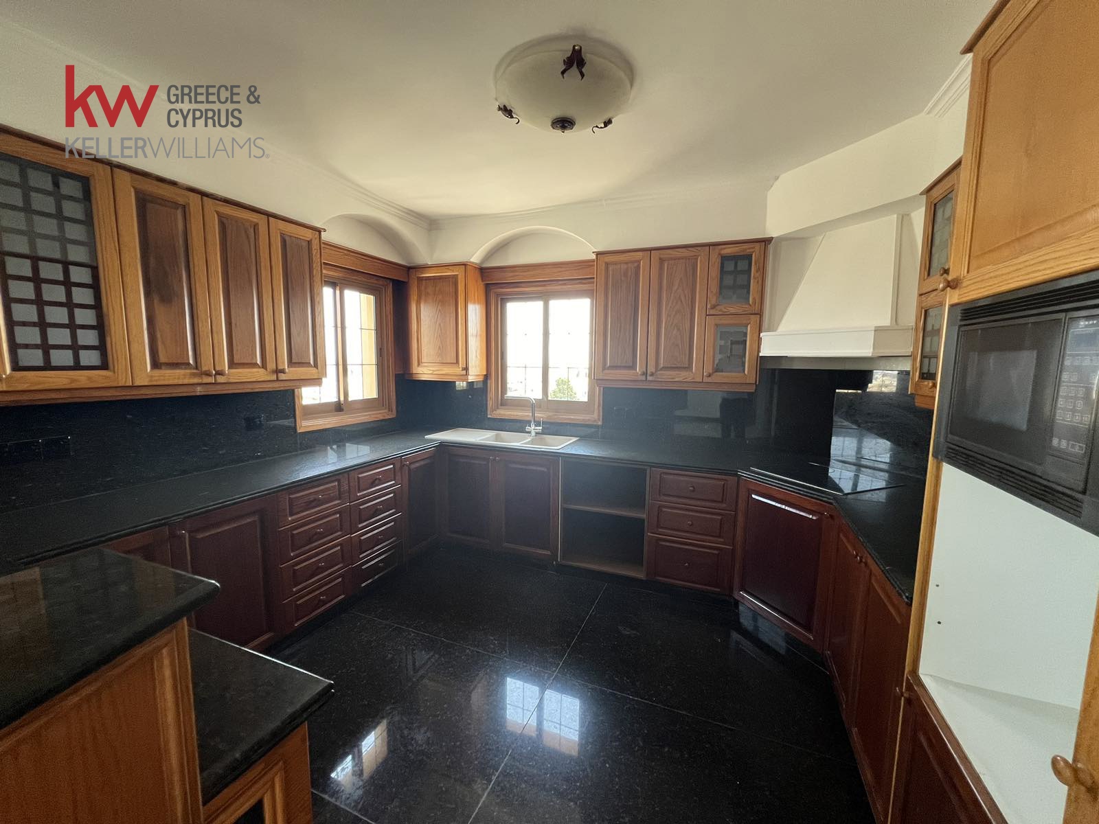 Офис 200м2 в Ларнака, Кипр № 39810