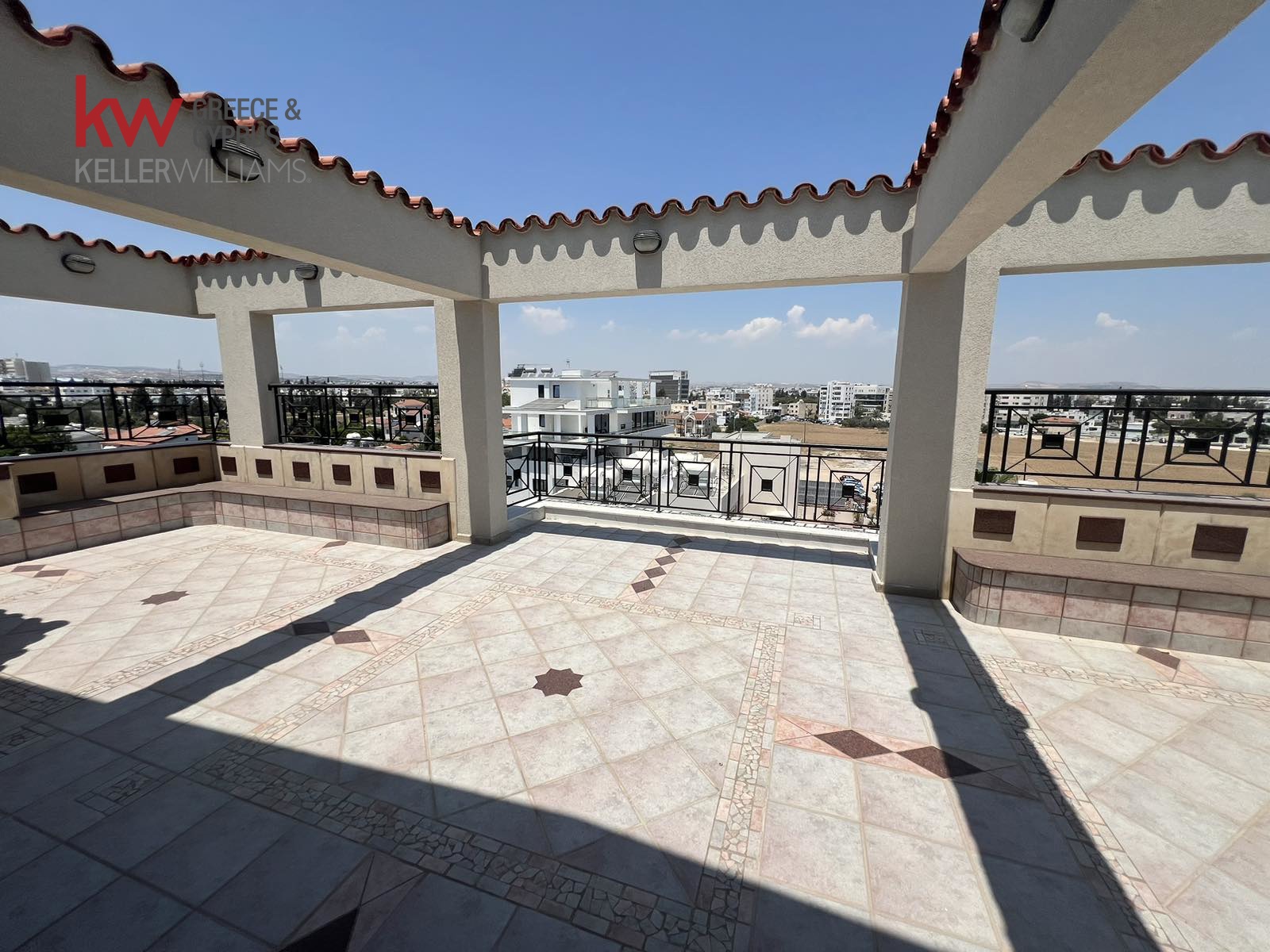 Офис 200м2 в Ларнака, Кипр № 39810