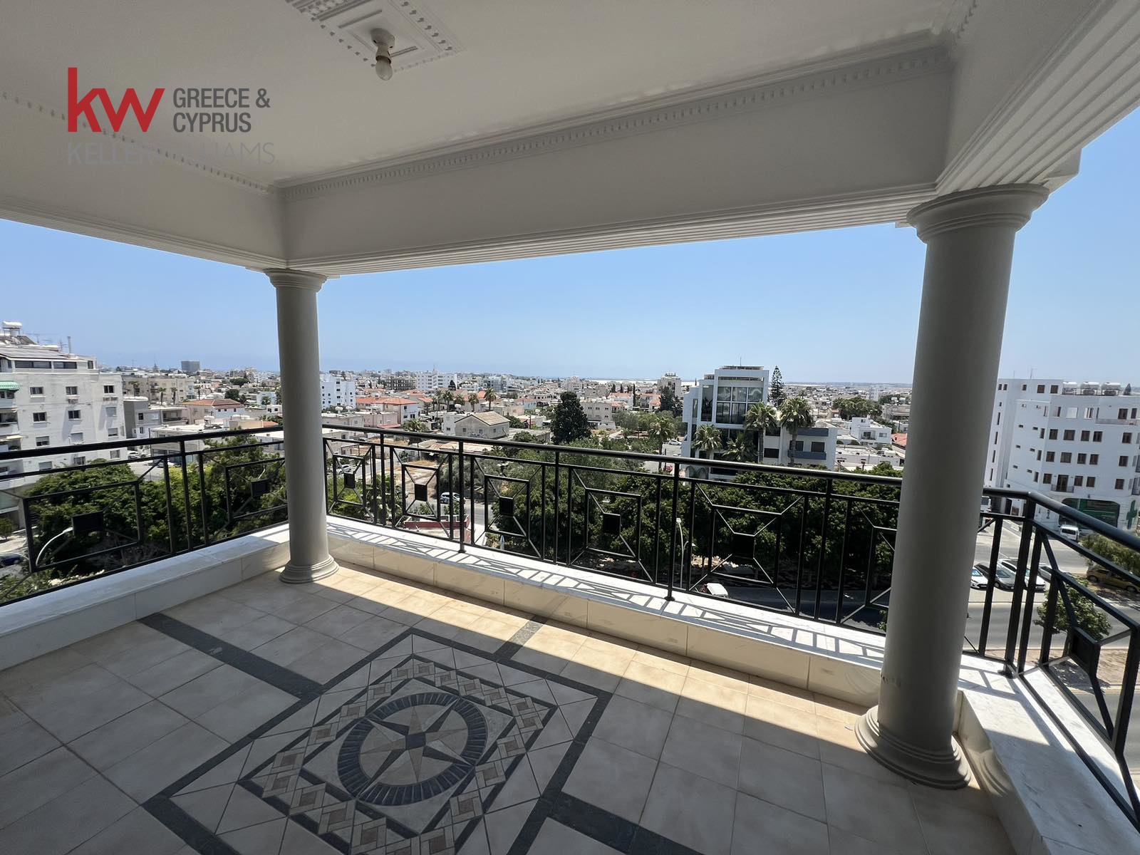 Офис 200м2 в Ларнака, Кипр № 39810