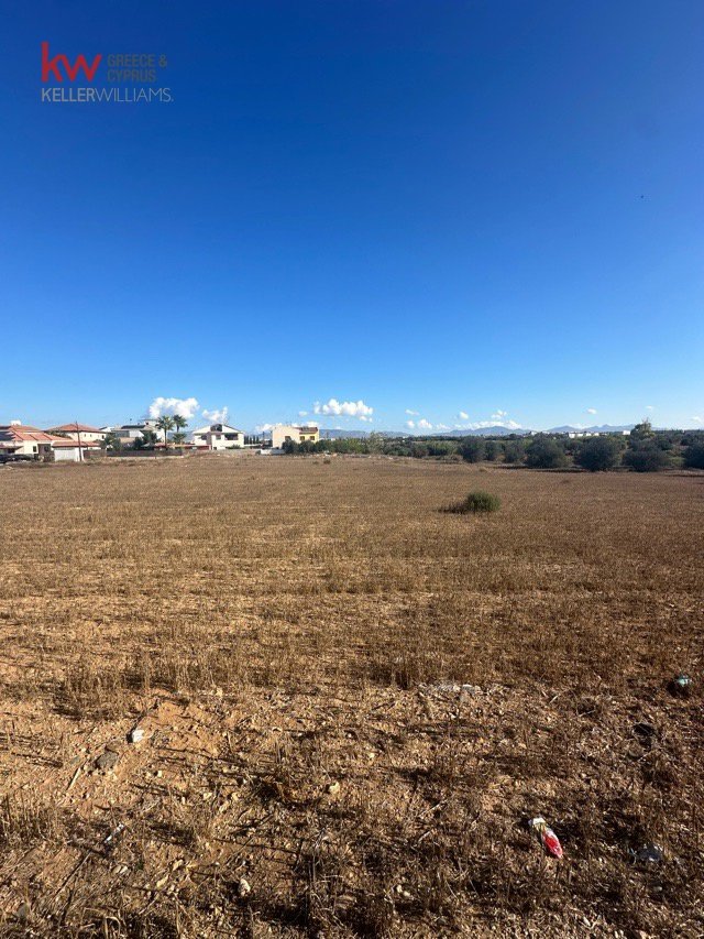 4598m2 Land in Kokkinotrimithia, Nicosia, Cyprus No. 39902