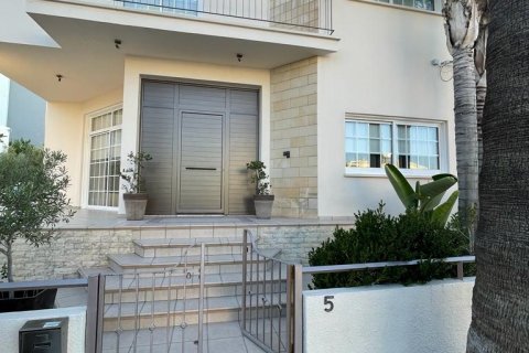 4 bedrooms Townhouse in Larnaca, Larnaka,  No. 39904 2