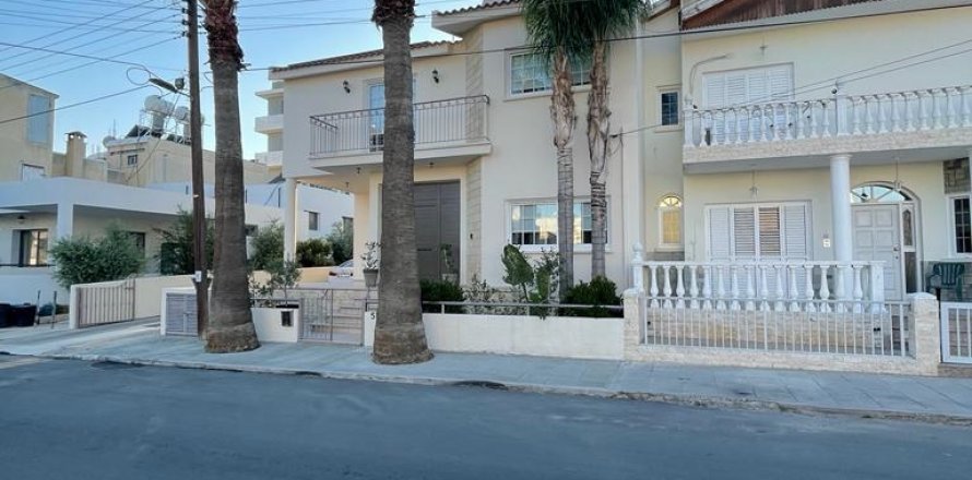 4 bedrooms Townhouse in Larnaca, Larnaka,  No. 39904