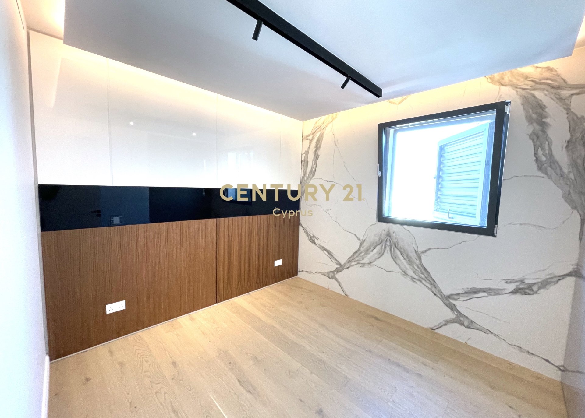 3 bedrooms Apartment in Larnaca, Larnaka, Cyprus No. 54408