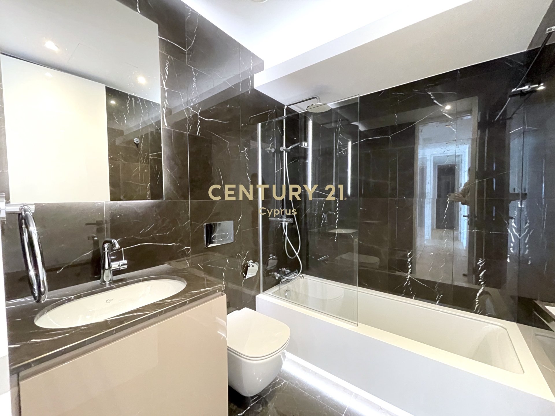 3 bedrooms Apartment in Larnaca, Larnaka, Cyprus No. 54408