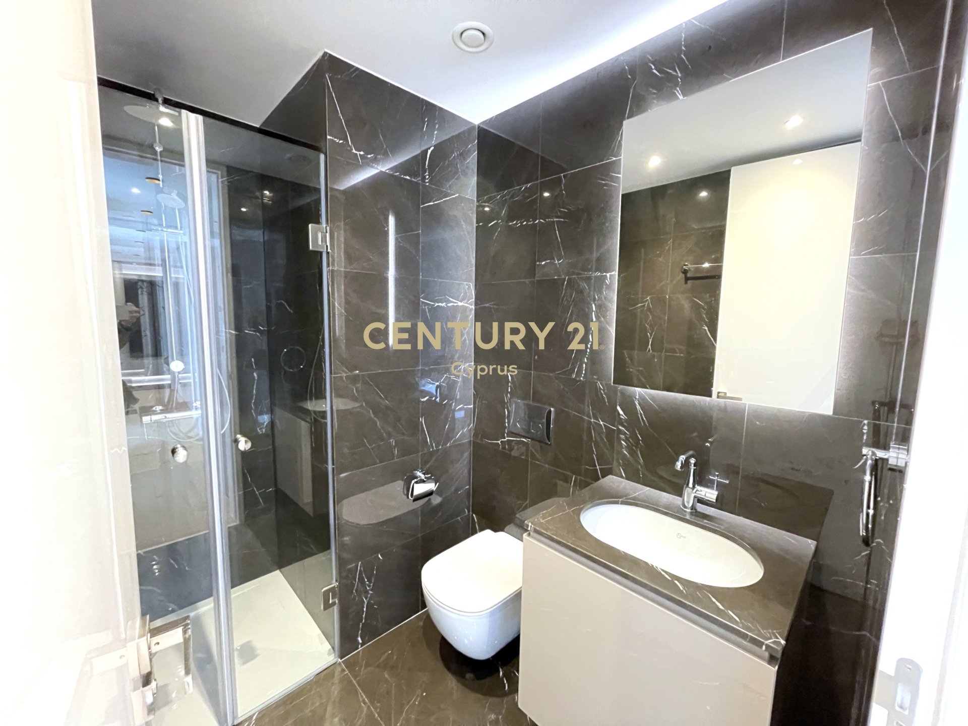 3 bedrooms Apartment in Larnaca, Larnaka, Cyprus No. 54408