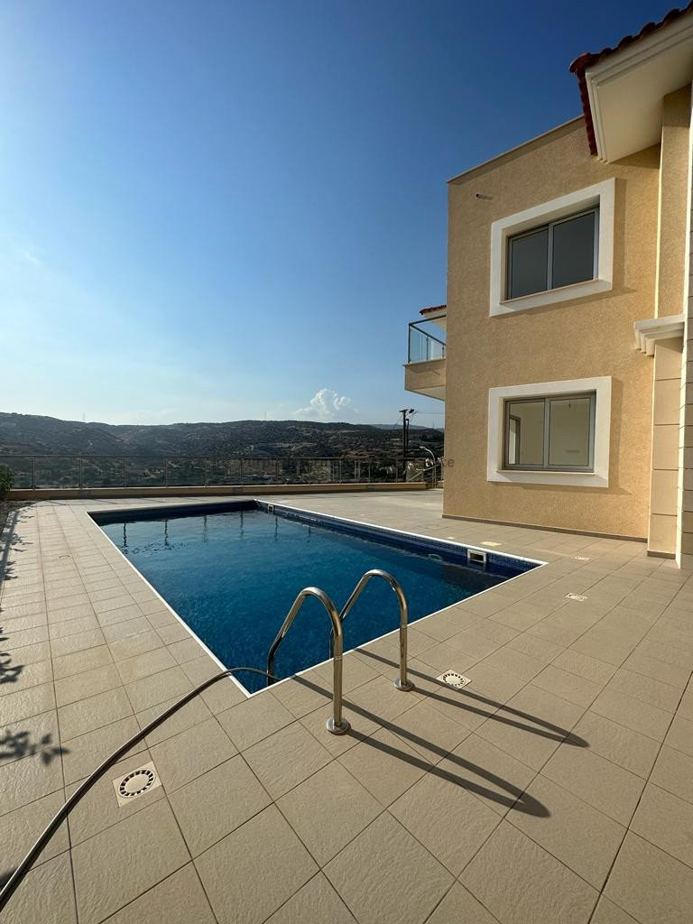 5 bedrooms Villa in Agios Tychonas, Limassol, Cyprus No. 37810