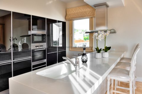 4 bedrooms Villa in Agios Tychonas, Limassol,  No. 37812 3