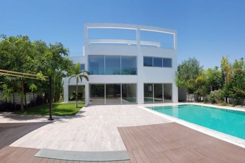 5 bedrooms Villa in Limassol, No. 46092 3