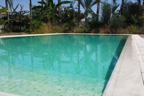 5 bedrooms Villa in Limassol, No. 46092 6