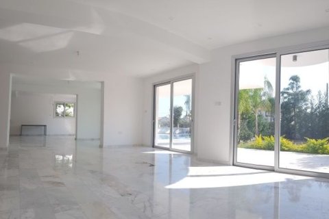 5 bedrooms Villa in Limassol, No. 46092 9