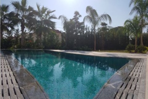 5 bedrooms Villa in Limassol, No. 46092 8